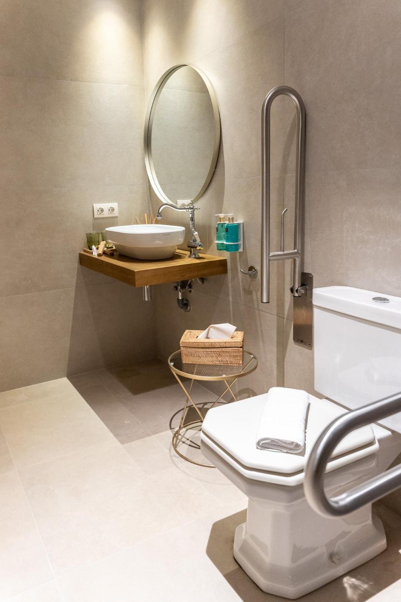 Hotel Font De La Canya Avinyonet del Penedes Екстериор снимка